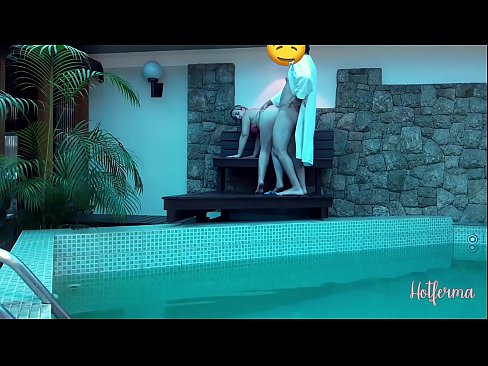 ❤️ Chefe convida empregada para a piscina, mas não conseguiu resistir a um ❤ Sexo em nós ❌