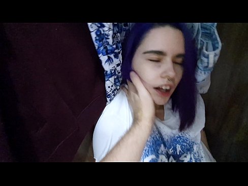 ❤️ Encontrei minha irmã no armário e ajudei-a a se ejacular. ❤ Sexo em nós ❌